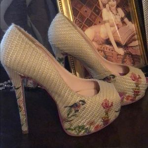 Used Andrea Flower Shoes